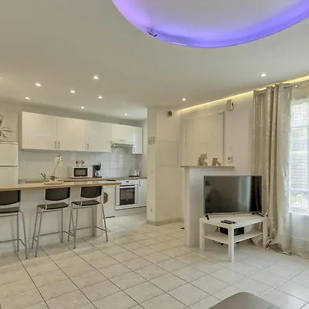 Les Conviviales Holiday home